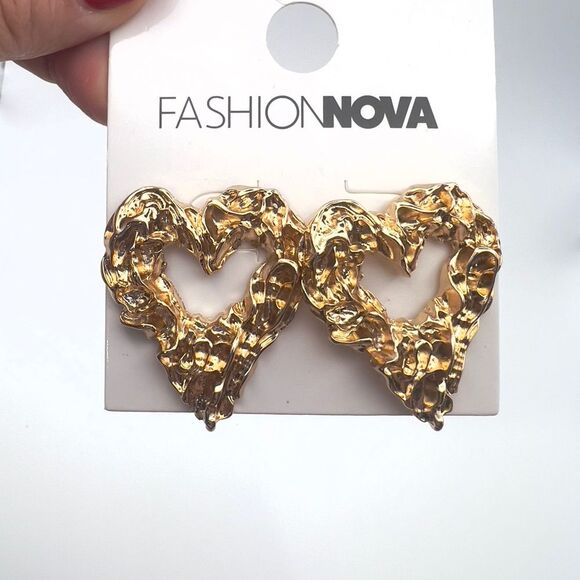 Fashion Nova love and pleasure Textured Gold Heart Earrings - Picture 6 of 6